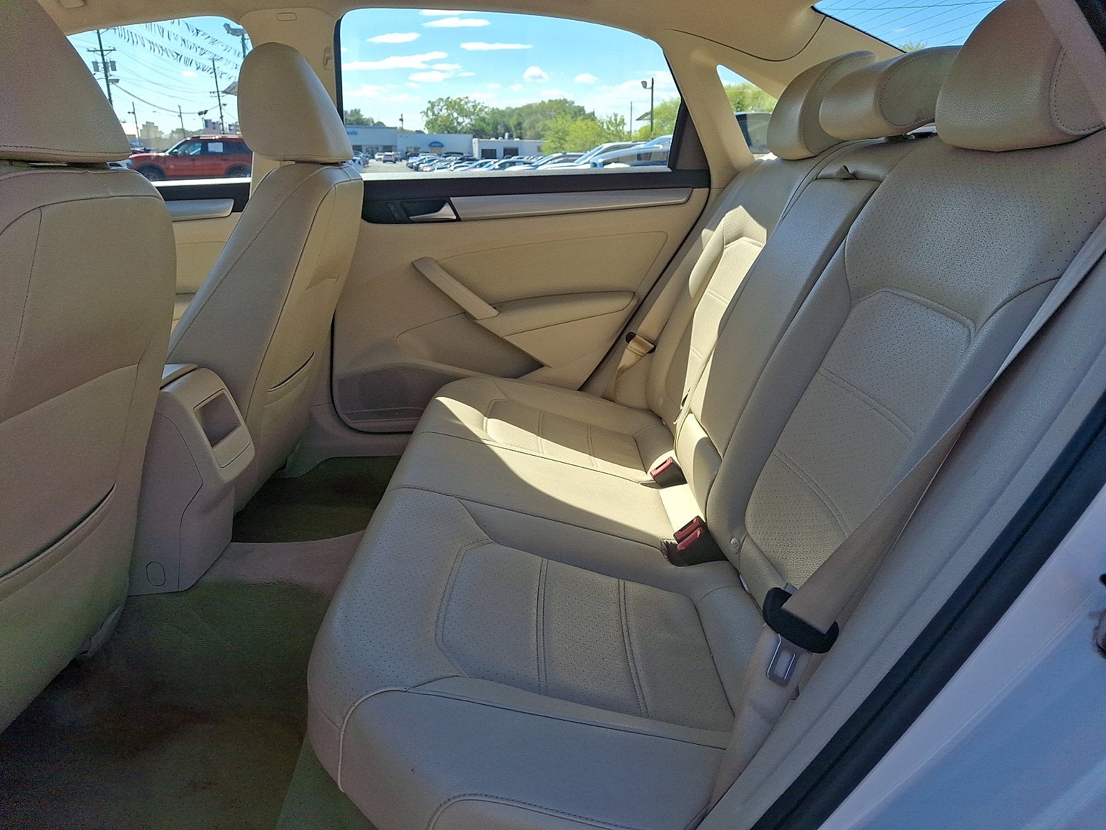 2014 Volkswagen Passat Wolfsburg Ed