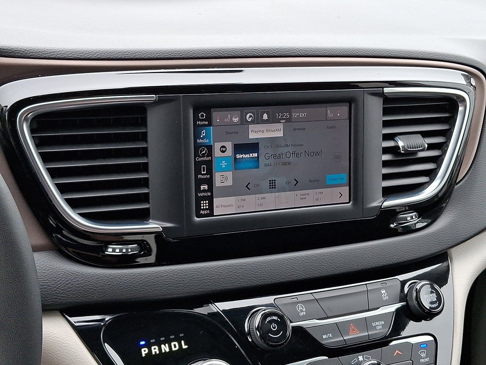 2024 Chrysler Voyager LX