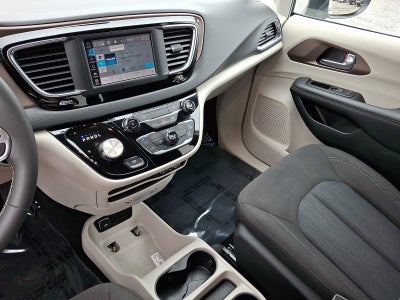 2024 Chrysler Voyager LX