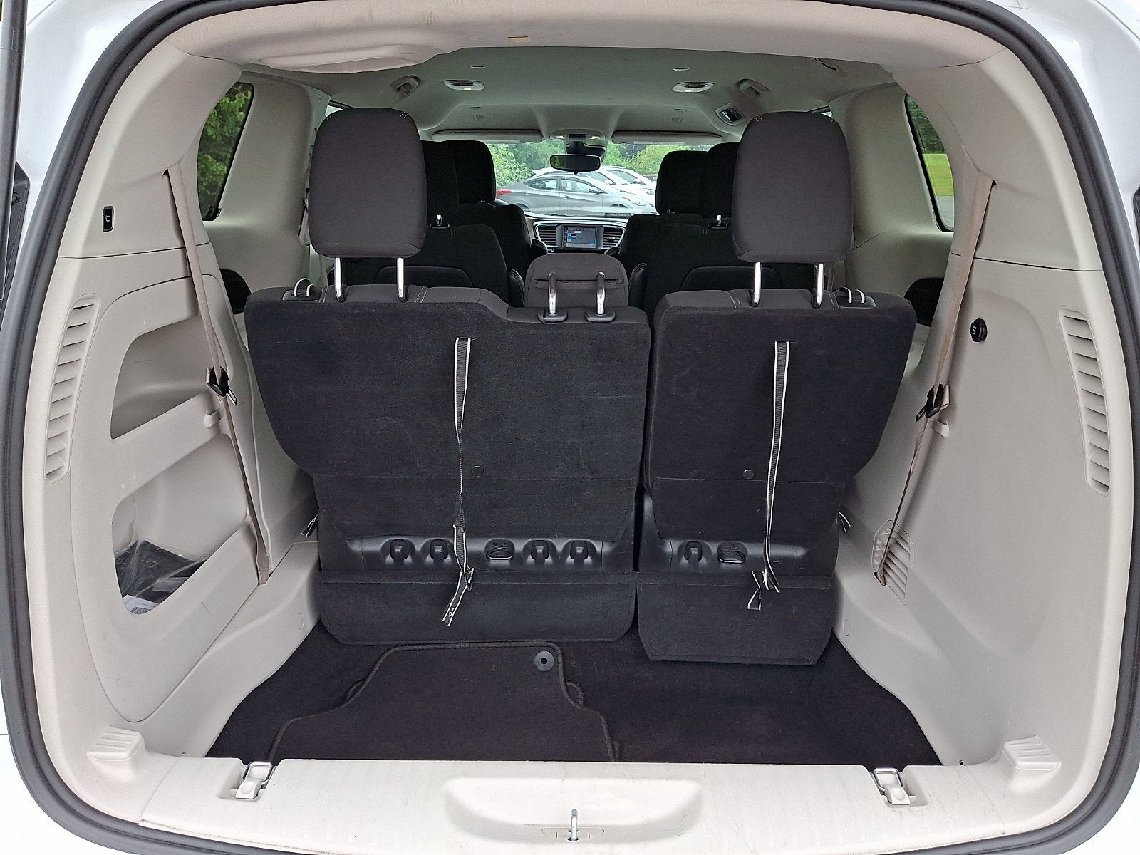 2024 Chrysler Voyager LX