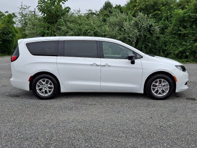 2024 Chrysler Voyager LX