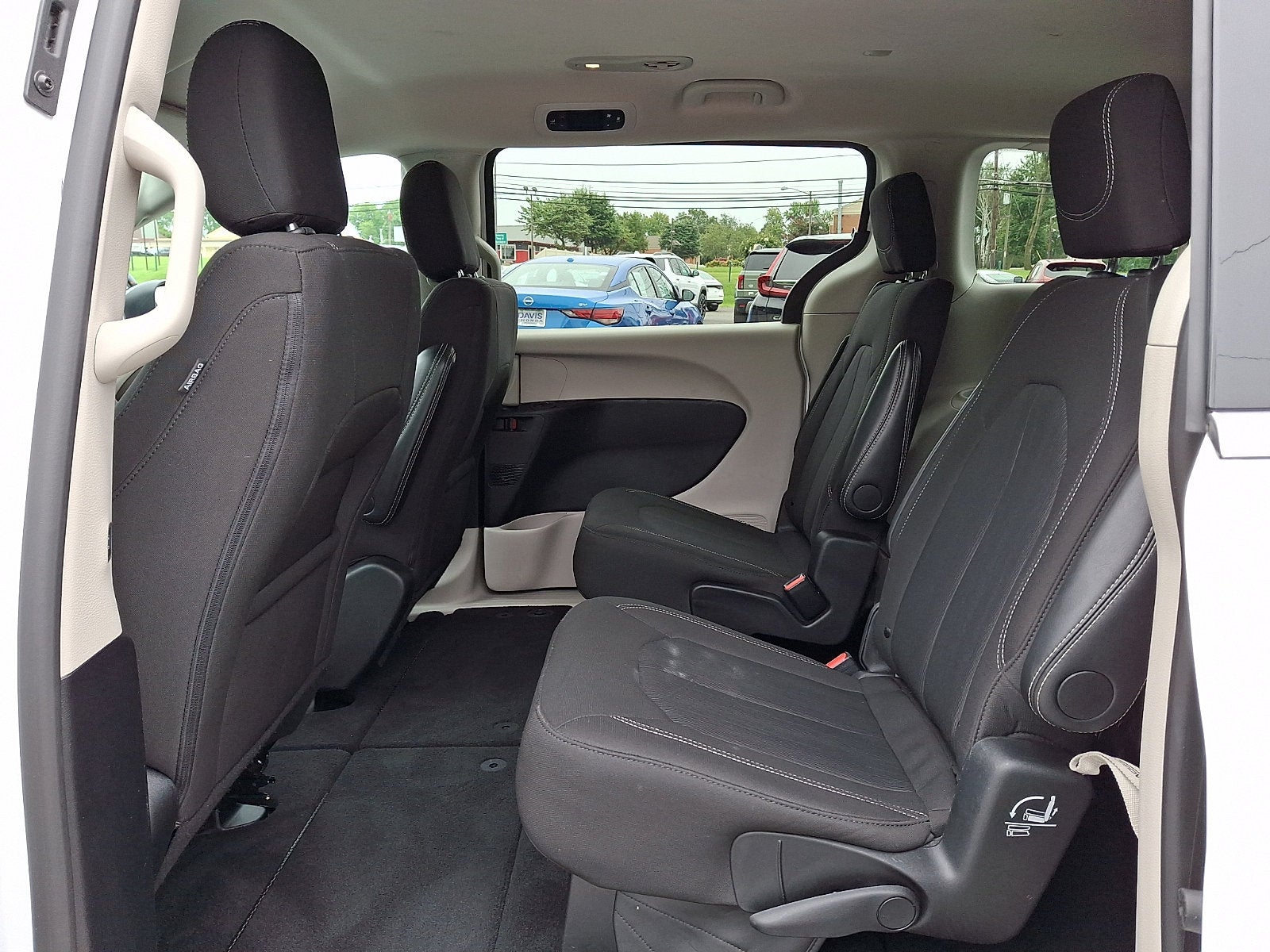 2024 Chrysler Voyager LX