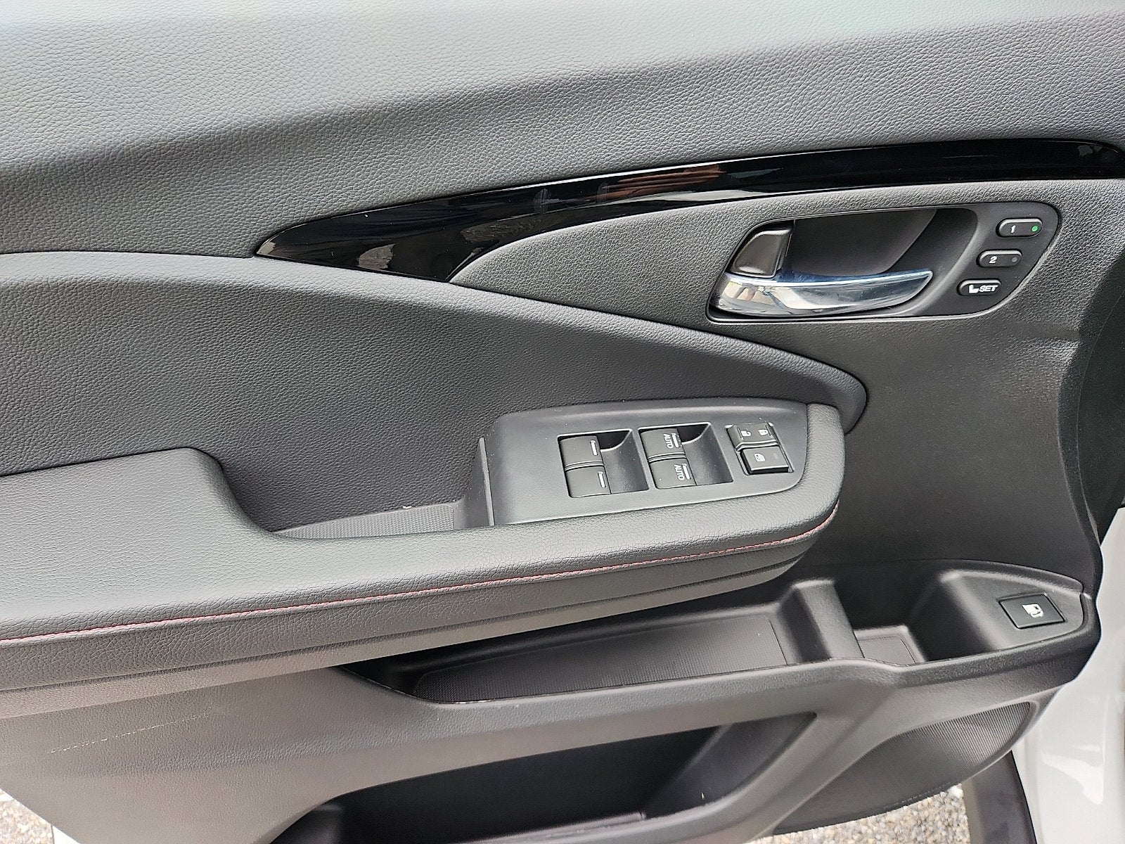 2026 Honda Ridgeline Black Edition Two-Tone